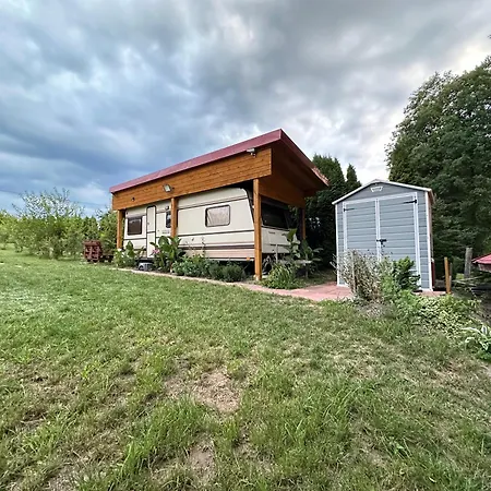 Zakatek Nad Jeziorem אתר קמפינג Ostrow (Pisz)